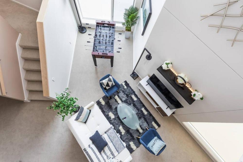 Upscale 3BR Penthouse by CozySuites